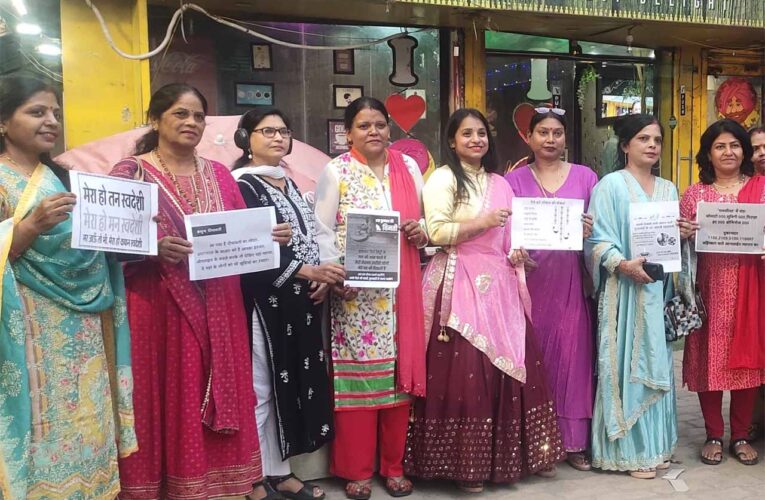 स्वदेशी फैशन शो में आत्मसमर्पित महिलाओं ने बढ़ाया आत्मविश्वास, रैंप पर दिखाया हुनर