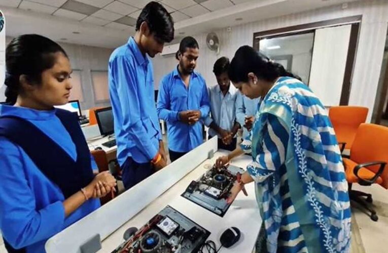 राष्ट्रीय शिक्षक पुरस्कार-2026 के लिए मध्यप्रदेश के दो व्यावसायिक प्रशिक्षण अधिकारियों का चयन