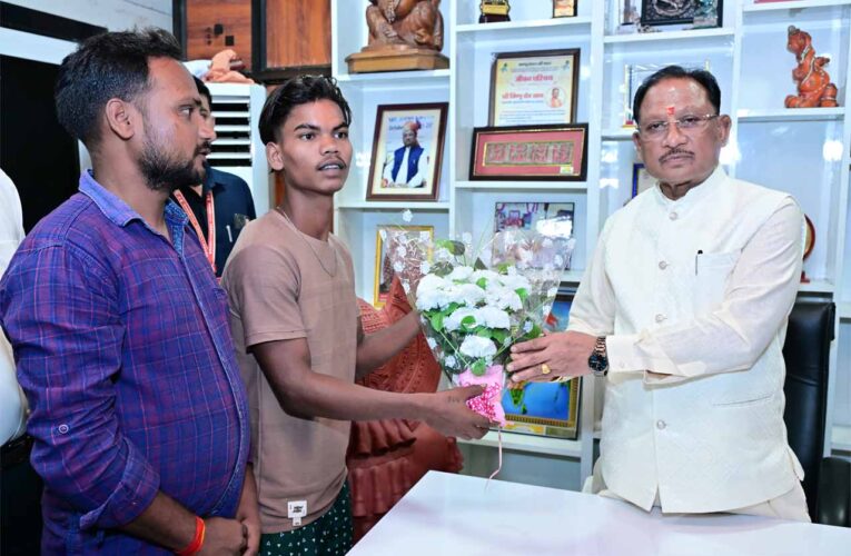 मुख्यमंत्री कैंप कार्यालय की संवेदनशील पहल से अविनाश को मिला नया जीवन