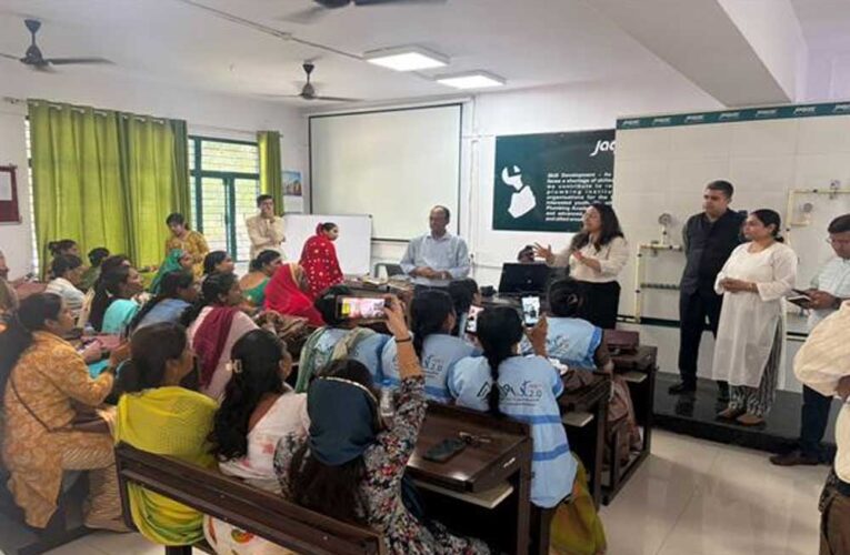 प्रदेश में अमृत मित्र महिलाएं अब जल वितरण प्रणाली में करेंगी लीकेज डिटेक्शन एवं रिपेयर का कार्य : आयुक्त  भोंडवे
