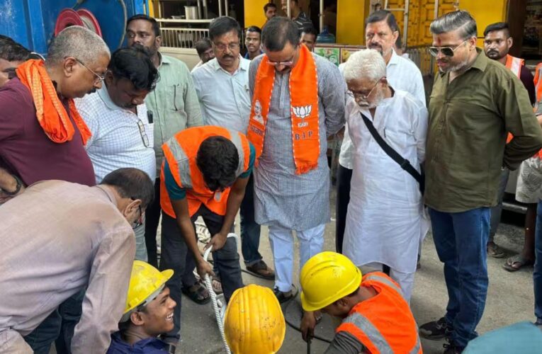 मुख्य लाइन जाम कर सहायक गलियों में सीवर ओवरफ्लो कराने की साजिश, नगर निगम ने भेलूपुर थाने में दी तहरीर
