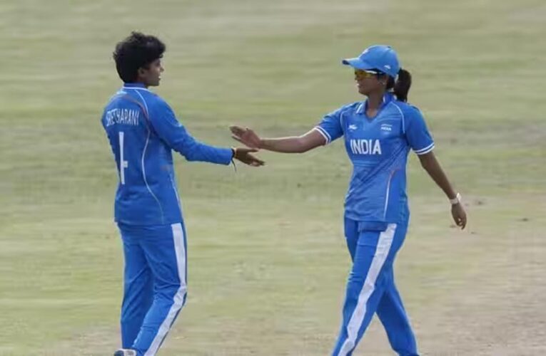 एशियन गेम्स में श्री चरणी का धमाल, 4 विकेट लेकर रचा इतिहास; बुमराह से भी बेहतर दिखा रिकॉर्ड