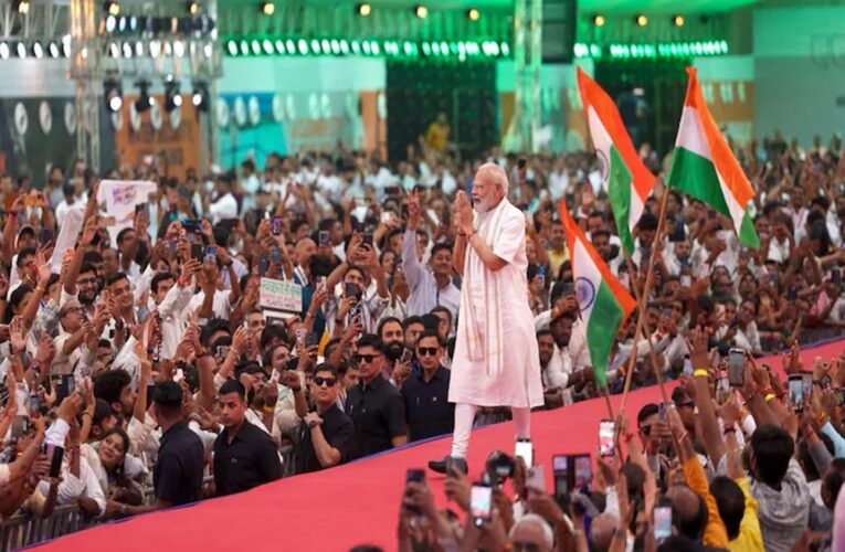 PM मोदी के मुंबई कार्यक्रम में सुरक्षा चूक! फर्जी PMO ID लेकर पहुंचा युवक, बॉडीगार्ड के पास मिली बंदूक