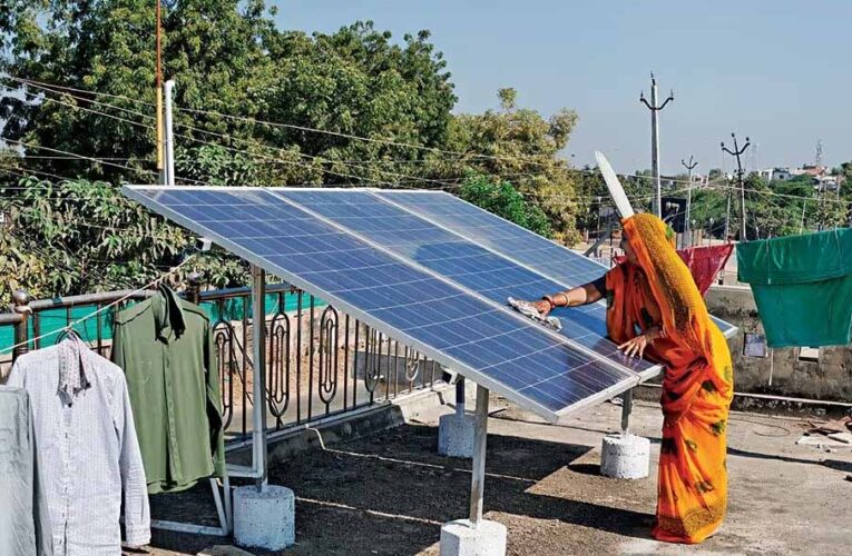 योगी सरकार के योजनाबद्ध प्रयास से प्रधानमंत्री सूर्य घर योजना से रोशन हो रहे यूपी के 8.25 लाख घर