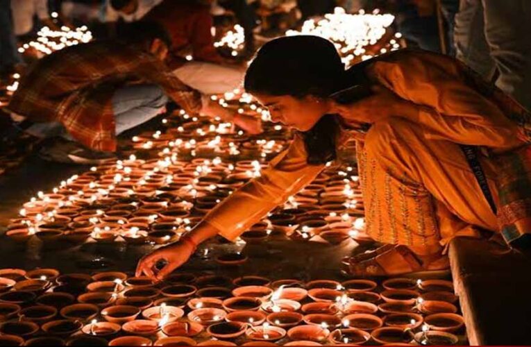 उज्जैन में दीपोत्सव की तैयारी, शिप्रा घाटों पर जलेंगे 35 लाख दीपक; 3 हजार पुलिसकर्मी तैनात
