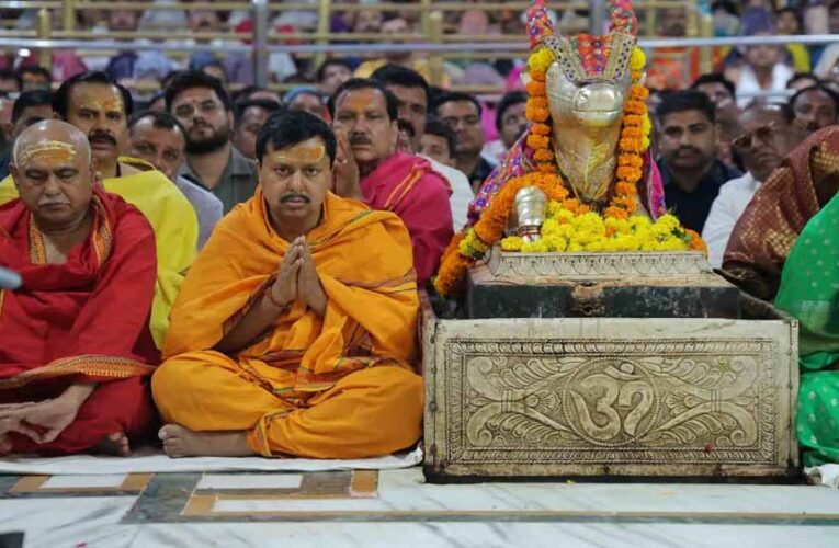 धोती पहन महाकाल के दरबार पहुंचे नितिन नबीन, 2 घंटे बैठकर देखी बाबा की आरती