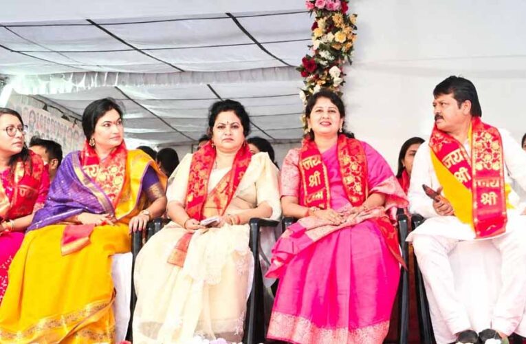 रायपुर के महादेव घाट पर भव्य महाआरती, CM विष्णुदेव साय समेत कई जनप्रतिनिधि हुए शामिल