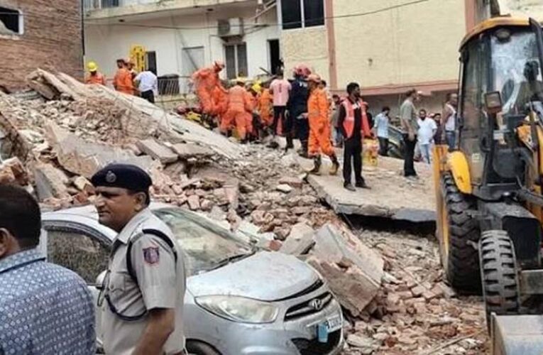 सत्य निकेतन बिल्डिंग हादसे पर बड़ा एक्शन, MCD के 5 अधिकारी सस्पेंड; मालिक की तलाश में 10 टीमें