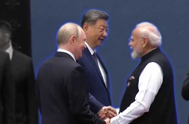 जिनपिंग-पुतिन से PM मोदी ने मिलाया हाथ, बगल से चुपचाप गुजर गए शहबाज शरीफ