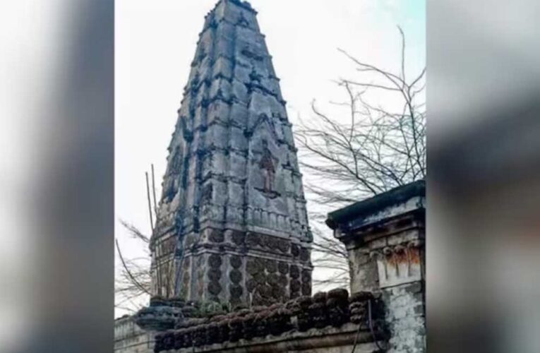 मदरसे के लिए मंदिर की जमीन पर कब्जे का आरोप, पाकिस्तान में 125 साल पुराना हिंदू मंदिर ढहाया