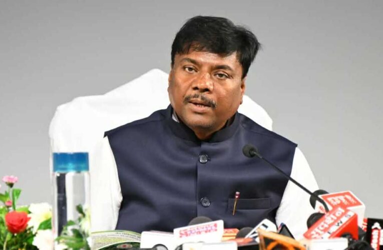 रायपुर : वन एवं जलवायु परिवर्तन मंत्री केदार कश्यप की पत्रवार्ता