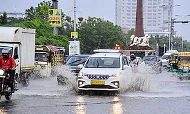 योगी सरकार सतर्क, कई जिलों में 6 सितंबर तक भारी बारिश-बाढ़ का पूर्वानुमान