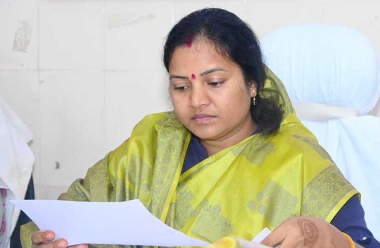 ओड़गी में विकास कार्यों की समीक्षा, मंत्री लक्ष्मी राजवाड़े ने अधिकारियों को दिए गुणवत्ता और समयबद्धता के निर्देश