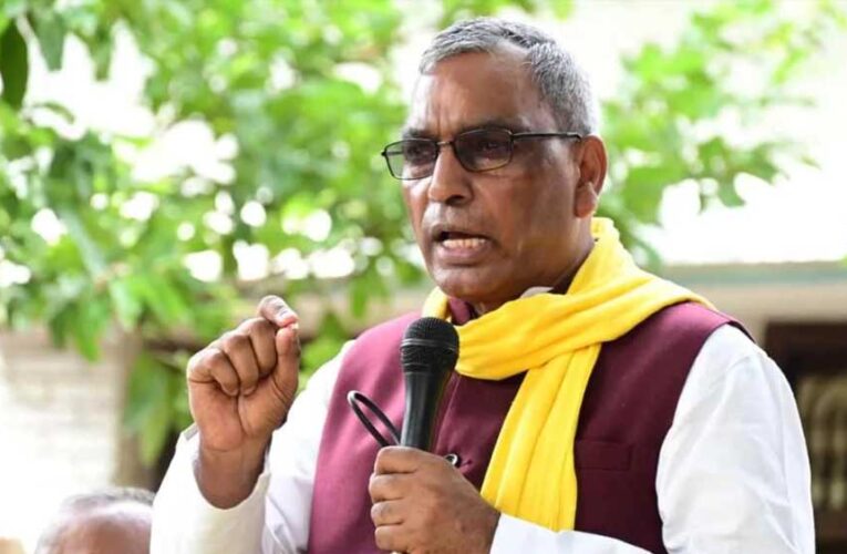 ‘लाल वाले खुद तिलचट्टों से मदद मांग रहे हैं’… ओपी राजभर का अखिलेश पर तीखा तंज