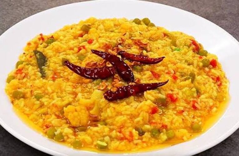 दाल-चावल में डालें सब्जियों का ट्विस्ट, संजीव कपूर से सीखें स्वादिष्ट और हेल्दी खिचड़ी बनाना