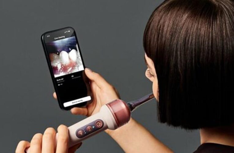 Dyson ने लॉन्च किया AI वाला CameraJet टूथब्रश, कैमरा देखकर खुद साफ करेगा दांतों के गैप