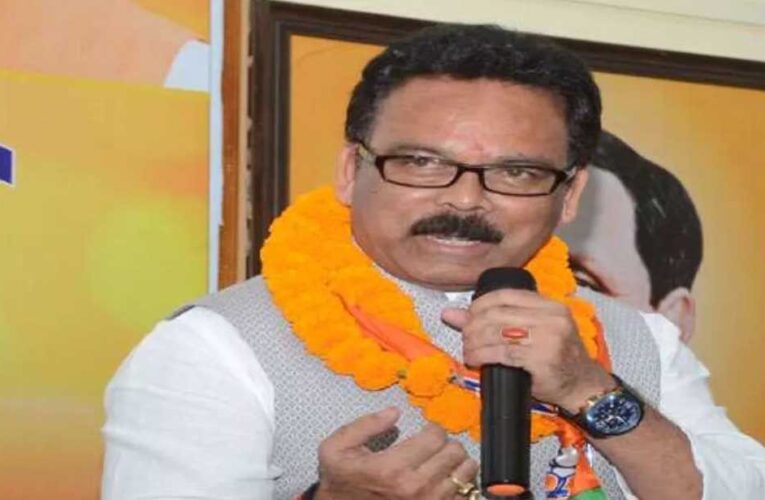 छत्तीसगढ़ कांग्रेस को मिला नया प्रभारी, सुखदेव भगत की नियुक्ति; भूपेश बघेल को असम की जिम्मेदारी