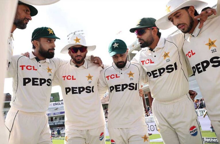 पाकिस्तानी टीम में मचा हड़कंप, PCB ने खिलाड़ियों के फोन किए जब्त; मैच फिक्सिंग का शक?
