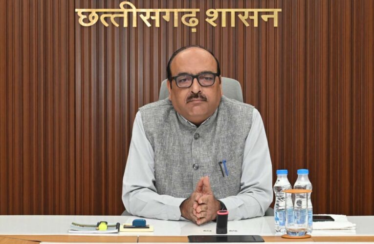छत्तीसगढ़ में सुघ्घर छत्तीसगढ़ अभियान की उच्चस्तरीय समीक्षा, मुख्य सचिव ने योजनाओं के क्रियान्वयन का लिया जायजा।