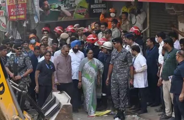 बिल्डिंग हादसे के घायलों को CM रेखा गुप्ता का बड़ा ऐलान, मिलेगा ₹5 लाख मुआवजा