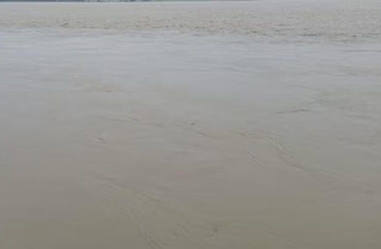 लखनऊ में नदियां उफान पर, सई नदी का पानी गांवों की ओर बढ़ा; सैकड़ों बीघे फसलें डूबीं