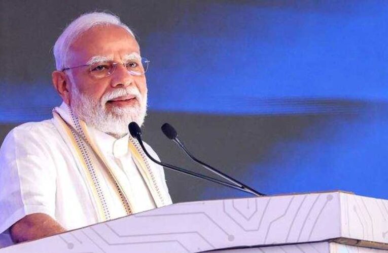 PM मोदी का कांग्रेस पर हमला, बोले- हमने 50 हजार रेल कोच बनाए, कांग्रेस 10 साल में 50 हजार टॉयलेट भी नहीं बना पाई