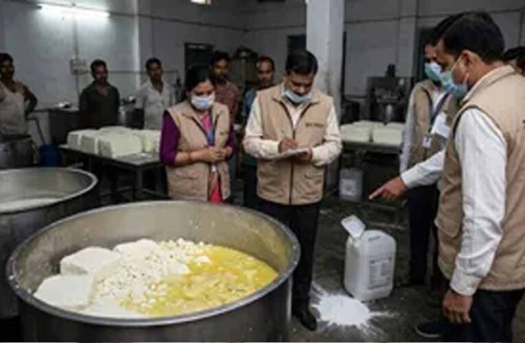 650 किलो संदिग्ध पनीर जब्त, खाद्य विभाग ने जांच के लिए सैंपल भेजे
