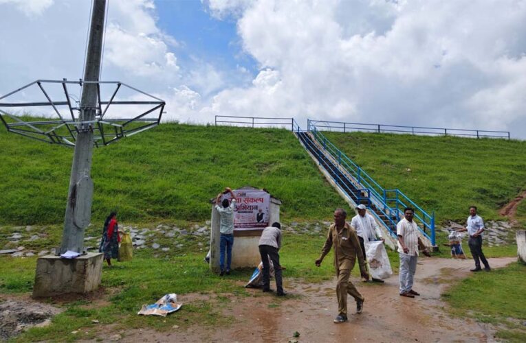 जल संरक्षण से जनभागीदारी तक, मल्हनिया जलाशय में गूंजा सेवा का संकल्प