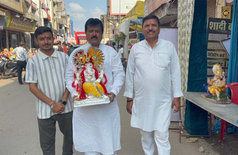 विघ्नहर्ता भगवान गणेश की भक्ति में रमा संजय श्रीवास्तव का निवास’
