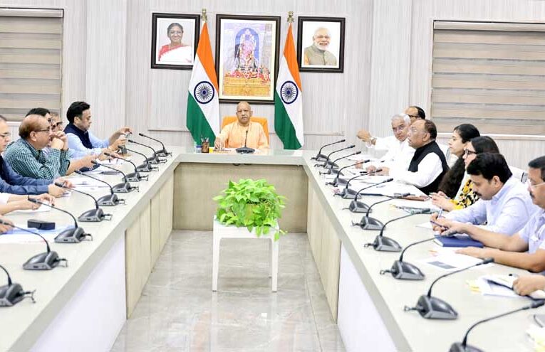 बरसात में नागरिक सुविधाओं को लेकर योगी सरकार सतर्क, साफ-सफाई और पेयजल व्यवस्था को सुचारु रखने के निर्देश
