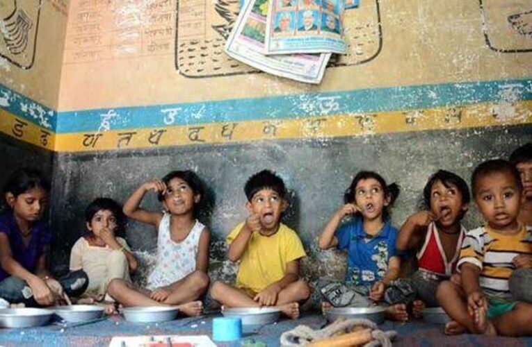 आंगनबाड़ी केंद्रों में बच्चों की थाली में गर्म भोजन, 32.88 लाख नौनिहालों को सीधा लाभ