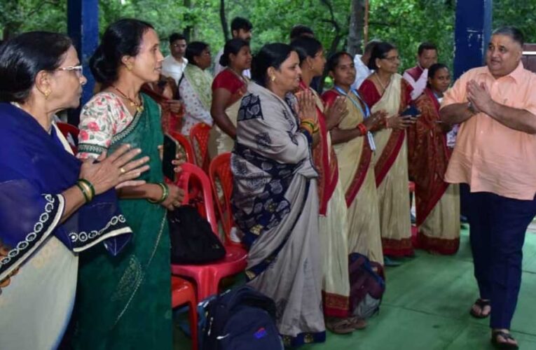 रामगढ़ में मितानिन बहनों से पर्यटन एवं संस्कृति मंत्री ने किया आत्मीय संवाद, समस्याओं और आवश्यकताओं की ली जानकारी