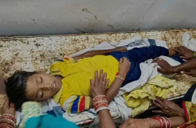 स्कूल वैन से गिरकर मासूम छात्र की मौत, विजयराघवगढ़ थाना क्षेत्र की घटना, निजी स्कूल वाहनों की फिटनेस और सुरक्षा मानकों को लेकर उठे सवाल