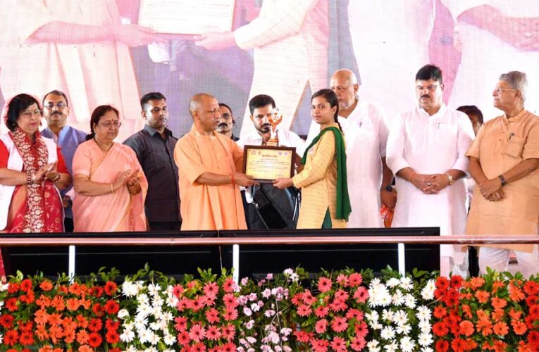 नई जिम्मेदारी के साथ सम्मान की सौगात, नियुक्ति पत्र और बढ़े मानदेय के चेक वितरित