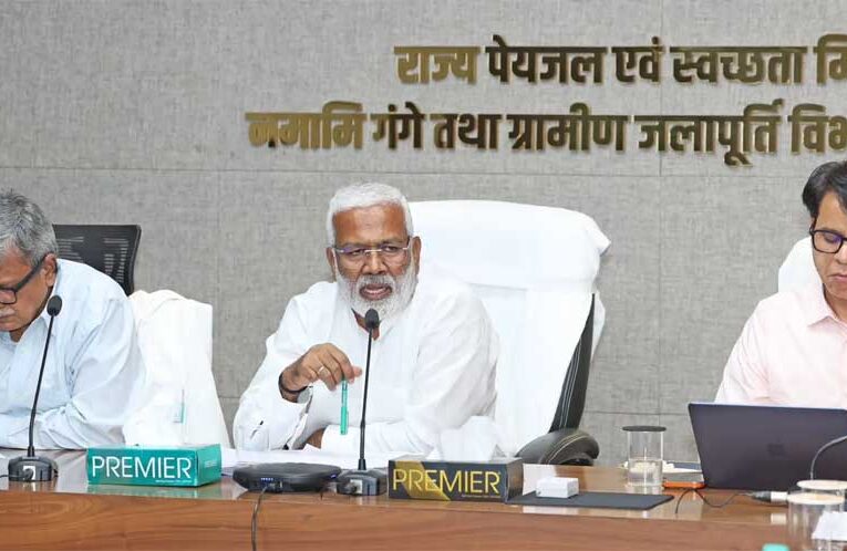 योगी सरकार का सुरक्षित पेयजल अभियान: बिहार की टीम ने यूपी जल निगम ग्रामीण की प्रयोगशाला का किया अध्ययन