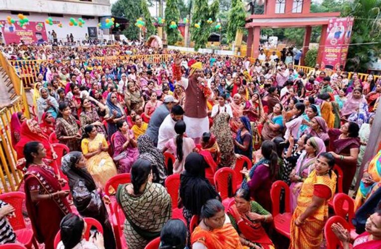 नरेला रक्षाबंधन महोत्सव का दूसरा दिन: 36 हज़ार 854 बहनों ने मंत्री  सारंग को बांधी राखी
